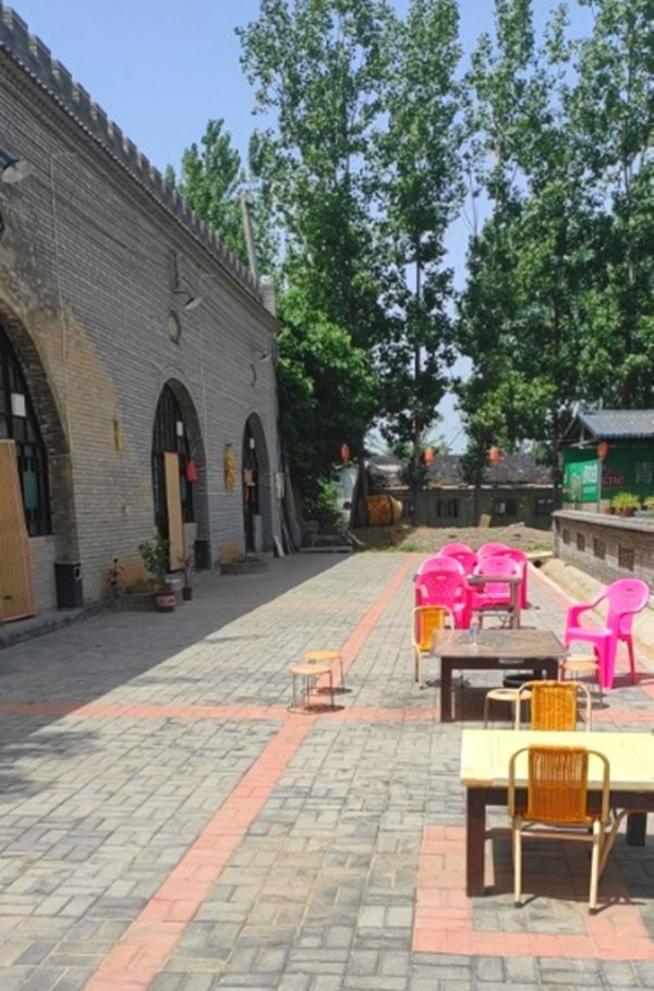 宜陽縣錦屏鎮山底村的透水磚施工效果展示 宜陽縣錦屏鎮山底村的透水磚施工效果展示